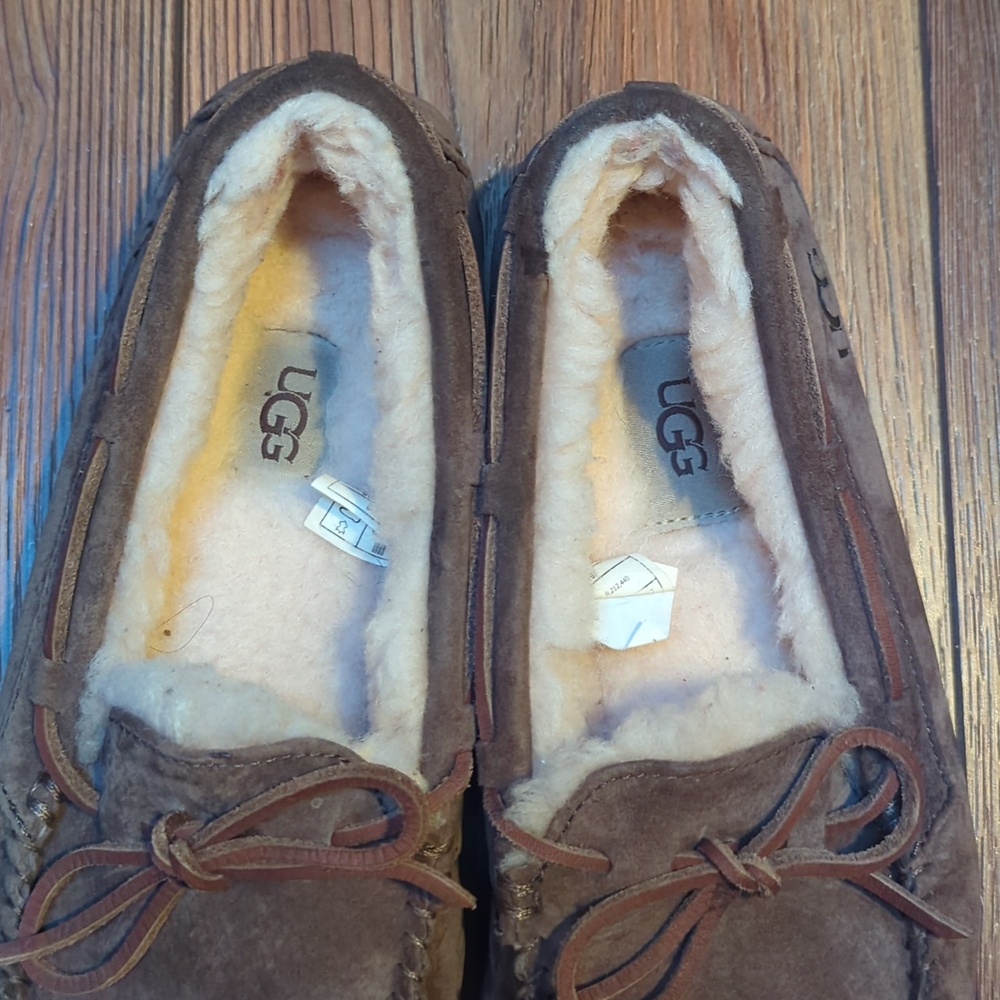 UGG Women's Slippers 8 - Picture 2 of 7